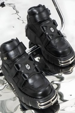 Grunge Chunky Platform Boots with Metal Details - Perfect for Y2K and 90s Outfits