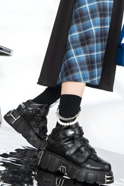 Grunge Chunky Platform Boots with Metal Details - Perfect for Y2K and 90s Outfits