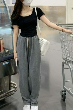 Coquette Aesthetic Crop Top: Y2K Fashion with Grunge & Pastel Goth Vibes