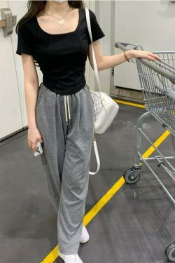 Coquette Aesthetic Crop Top: Y2K Fashion with Grunge & Pastel Goth Vibes