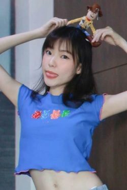 Coquette Aesthetic Gummy Bear Cropped Tee - Y2K Fashion Women's Top