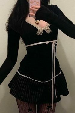 Coquette Aesthetic Lace Bow Slim-Fit V-Neck Top in Y2K Fashion Style