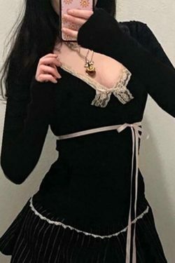 Coquette Aesthetic Lace Bow Slim-Fit V-Neck Top in Y2K Fashion Style