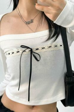 Coquette Aesthetic Lace Panel Square-Neck Crop Top with Bow Accent