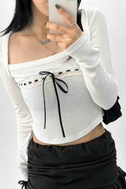 Coquette Aesthetic Lace Panel Square-Neck Crop Top with Bow Accent