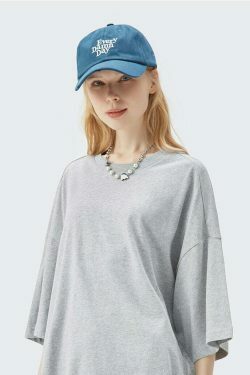 Coquette Aesthetic Oversized Tee: Y2K Fashion with Grunge & Pastel Goth Vibes