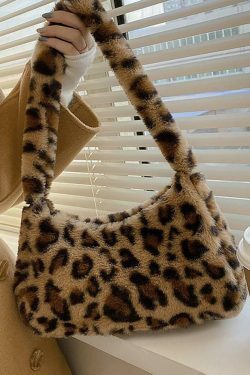 Coquette Aesthetic Plush Shoulder Bag - Y2K Fashion Statement with Grunge and Pastel Goth Vibes