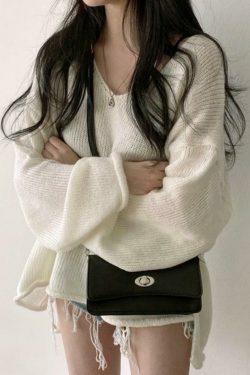 Coquette Aesthetic V-Neck Sweater: Y2K Fashion Loose Fit with Rolled Hem Detail