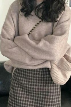 Cozy Solid Crew Neck Knit Sweater for Y2K Fashion with Grunge & Coquette Aesthetic