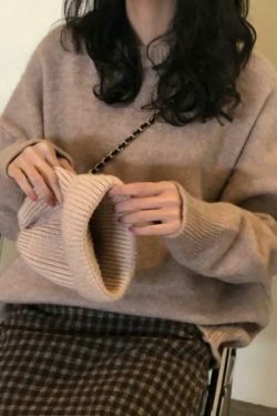 Cozy Solid Crew Neck Knit Sweater for Y2K Fashion with Grunge & Coquette Aesthetic
