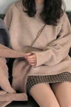 Cozy Solid Crew Neck Knit Sweater for Y2K Fashion with Grunge & Coquette Aesthetic