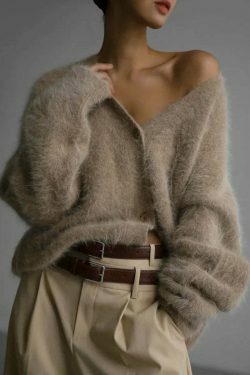 Cozy up in the Calista Cardi: Y2K Fashion for a Comfortable and Stylish Look