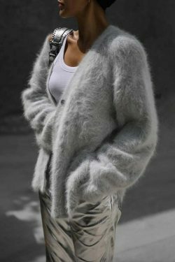 Cozy up in the Calista Cardi: Y2K Fashion for a Comfortable and Stylish Look