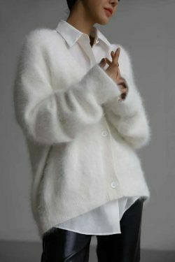 Cozy up in the Calista Cardi: Y2K Fashion for a Comfortable and Stylish Look