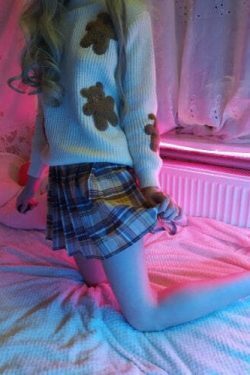 Dusty Bear Knit Pullover - Y2K Aesthetic with Grunge & Coquette Style
