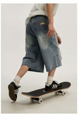 Graffiti Ripped Calf-Length Y2K Fashion Denim Shorts