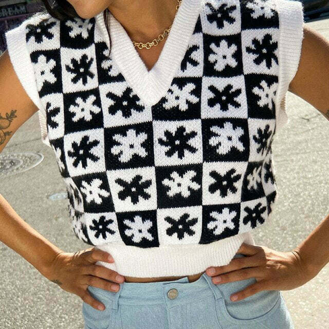 Grunge Knitted Checkers Floral Pattern White Crop Top - Y2K Aesthetic Fashion Statement Grunge Knitted Checkers Floral Pattern White Crop Top - Y2K Aesthetic Fashion Statement