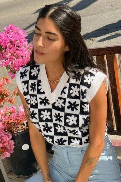 Grunge Knitted Checkers Floral Pattern White Crop Top - Y2K Aesthetic Fashion Statement