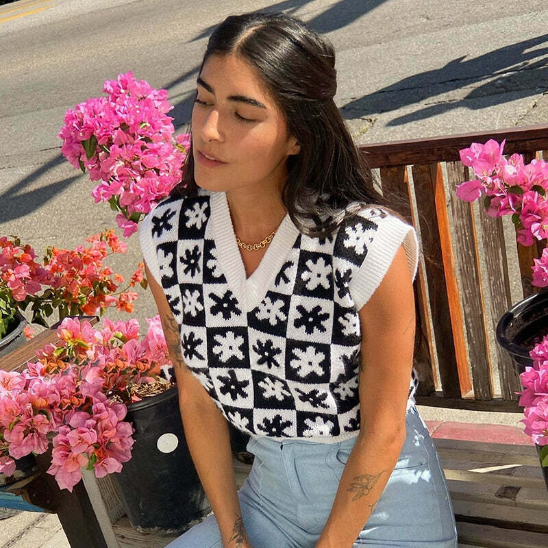Grunge Knitted Checkers Floral Pattern White Crop Top - Y2K Aesthetic Fashion Statement Grunge Knitted Checkers Floral Pattern White Crop Top - Y2K Aesthetic Fashion Statement