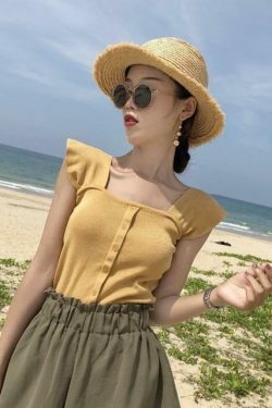 Indie Aesthetic Buttoned Crop Top for Y2K Fashion - Coquette & Grunge Style