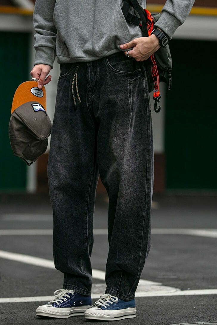 REKNAT Tapered Jeans with Keychain - Y2K Fashion Staple for Coquette Aesthetic Enthusiasts REKNAT Tapered Jeans with Keychain - Y2K Fashion Staple for Coquette Aesthetic Enthusiasts