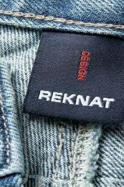 REKNAT Tapered Jeans with Keychain - Y2K Fashion Staple for Coquette Aesthetic Enthusiasts