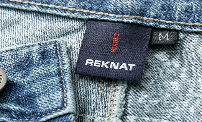 REKNAT Tapered Jeans with Keychain - Y2K Fashion Staple for Coquette Aesthetic Enthusiasts REKNAT Tapered Jeans with Keychain - Y2K Fashion Staple for Coquette Aesthetic Enthusiasts