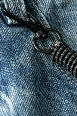 REKNAT Tapered Jeans with Keychain - Y2K Fashion Staple for Coquette Aesthetic Enthusiasts