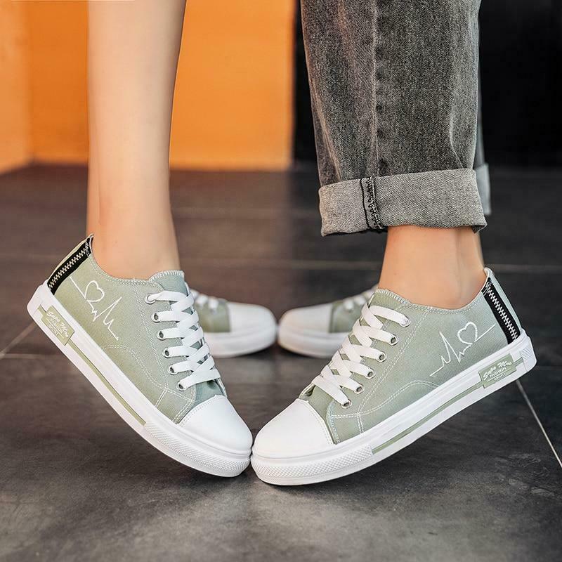 Retro Sneakers Heartbeat Design - Y2K Aesthetic Shoes for Niche Women's Fashion Retro Sneakers Heartbeat Design - Y2K Aesthetic Shoes for Niche Women's Fashion