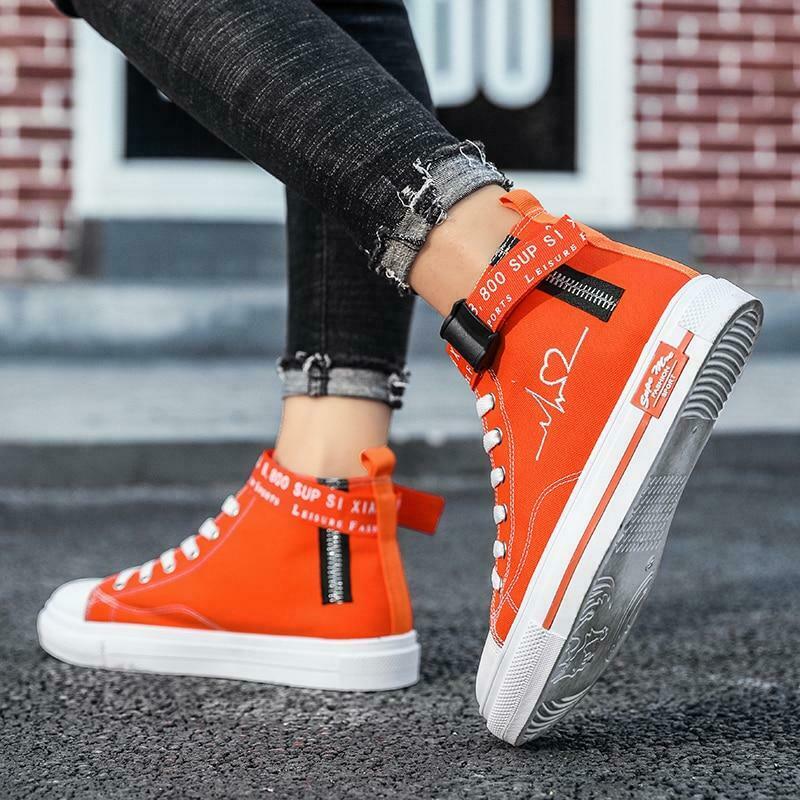 Retro Sneakers Heartbeat Design - Y2K Aesthetic Shoes for Niche Women's Fashion Retro Sneakers Heartbeat Design - Y2K Aesthetic Shoes for Niche Women's Fashion