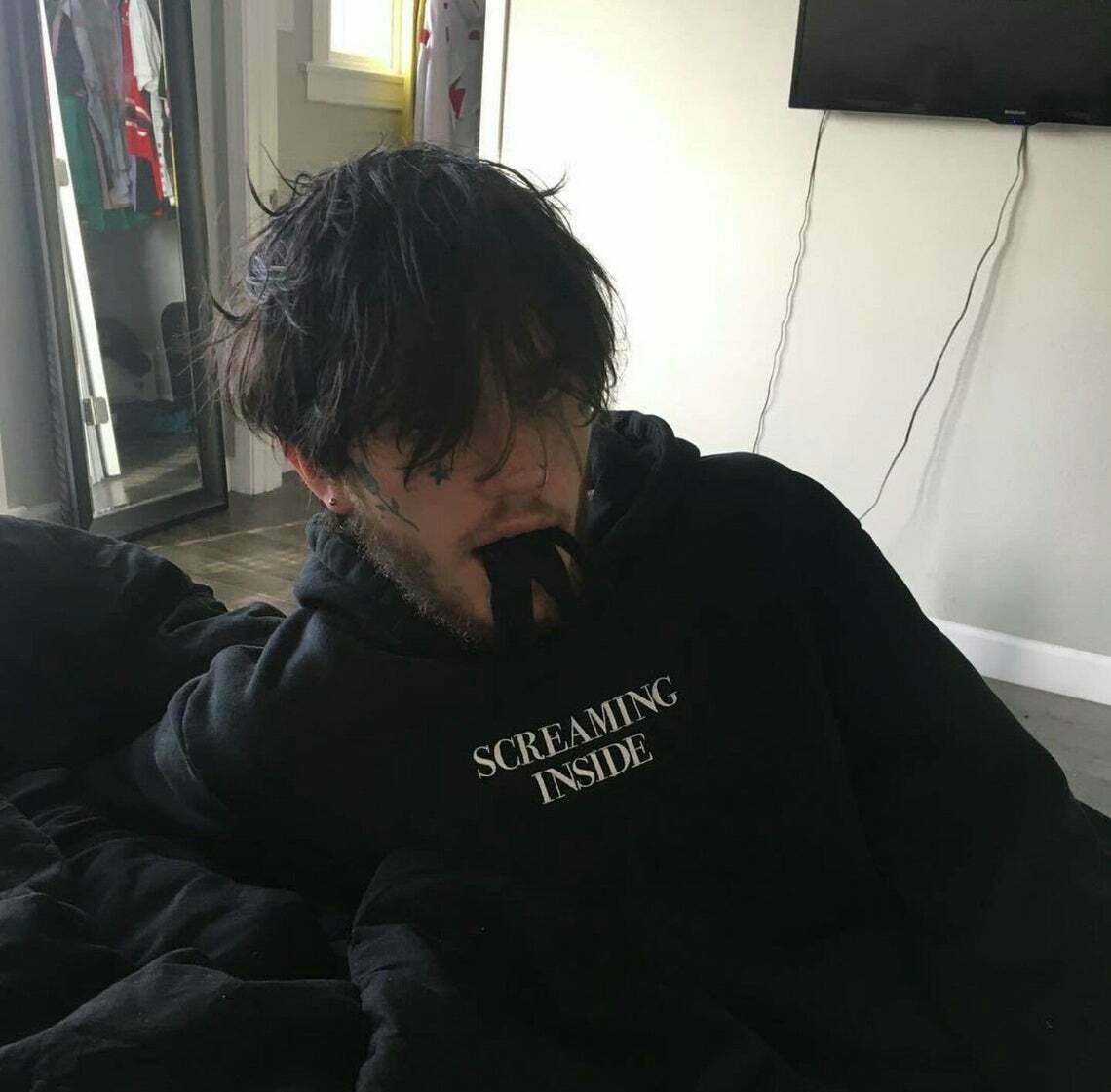 Screaming Inside Grunge Hoodie - Y2K Aesthetic Coquette Style for Women Screaming Inside Grunge Hoodie - Y2K Aesthetic Coquette Style for Women