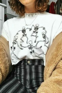 Skull T-Shirt: Y2K Fashion with Coquette and Grunge Aesthetic, Cute Tops and Pastel Goth Vibes