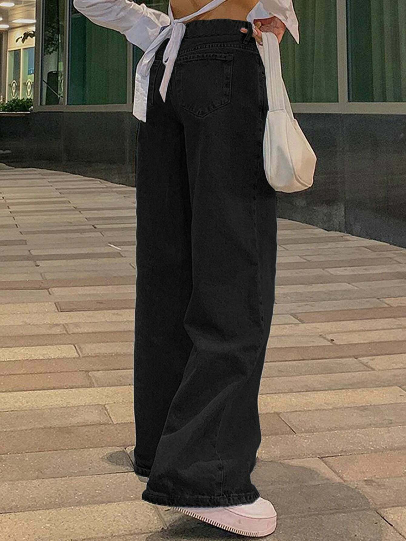 Valentina Verve Mom Jeans - Y2K Fashion Staple for Women with a Coquette Aesthetic and Grunge Style Valentina Verve Mom Jeans - Y2K Fashion Staple for Women with a Coquette Aesthetic and Grunge Style