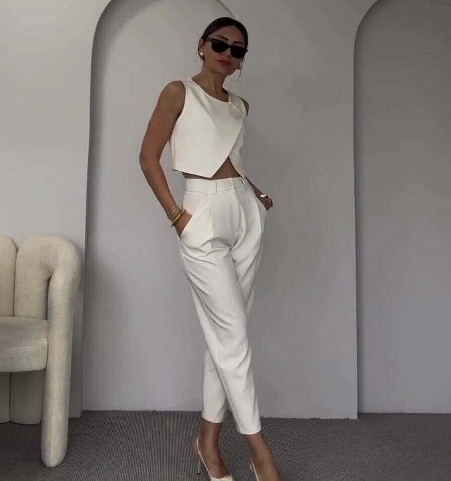 Vintage-Inspired Cargo Skirt Set with Grunge Aesthetic and Coquette Style