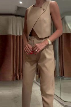 Vintage-Inspired Cargo Skirt Set with Grunge Aesthetic and Coquette Style