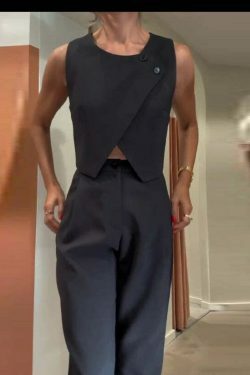 Vintage-Inspired Cargo Skirt Set with Grunge Aesthetic and Coquette Style