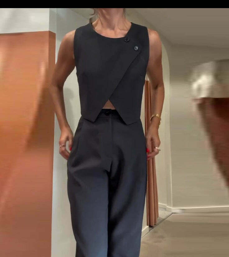 Vintage-Inspired Cargo Skirt Set with Grunge Aesthetic and Coquette Style