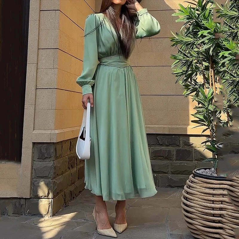 Vintage-Inspired V-Neck Pleated Dress with High Waist for a Coquette Aesthetic Look Vintage-Inspired V-Neck Pleated Dress with High Waist for a Coquette Aesthetic Look