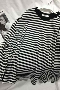 Vintage 90s Grunge Sweater - Y2K Aesthetic Coquette Style - Retro Fashion