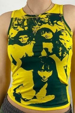 Vintage Girl Graphic Crop Tank - Y2K Aesthetic Coquette Style with Grunge & Pastel Goth Vibes