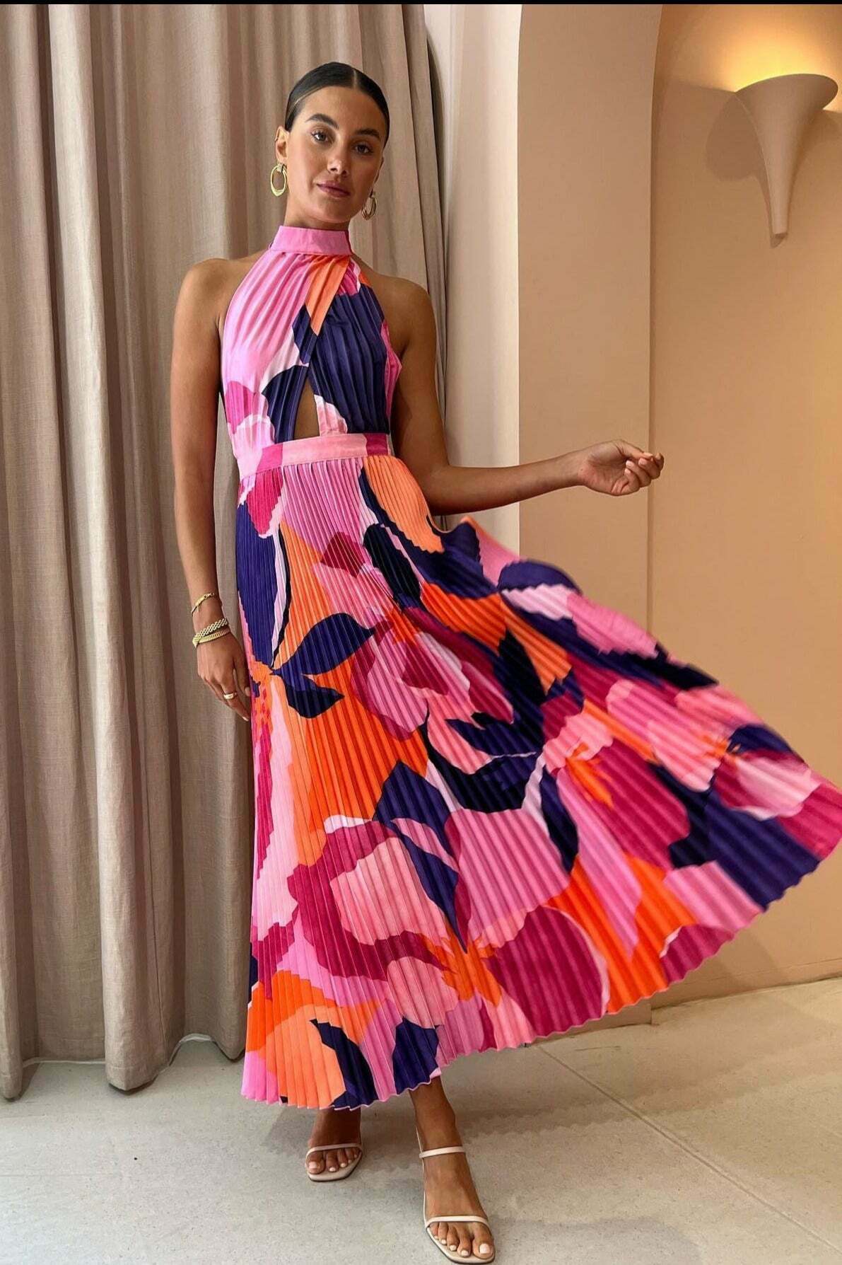 Vintage Halter Neck Pleated Maxi Dress - Y2K Coquette Grunge Pastel Goth Vintage Halter Neck Pleated Maxi Dress - Y2K Coquette Grunge Pastel Goth