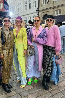 Vintage Vibes Floral Crewneck Sweater for Coquette Aesthetic - Y2K Fashion Statement