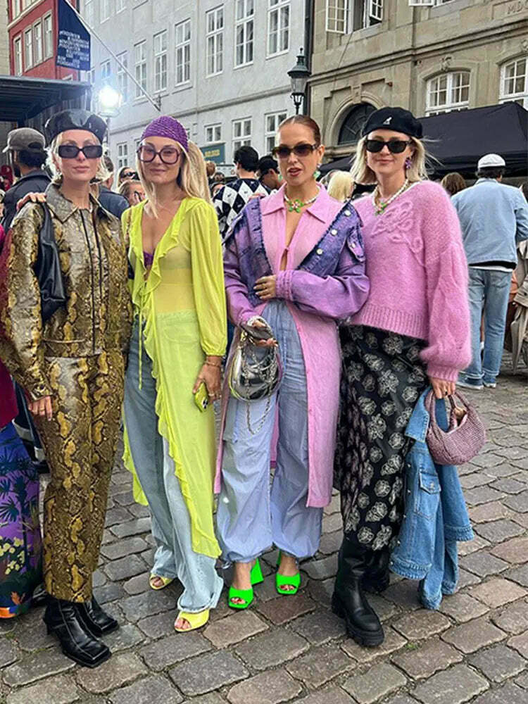 Vintage Vibes Floral Crewneck Sweater for Coquette Aesthetic - Y2K Fashion Statement Vintage Vibes Floral Crewneck Sweater for Coquette Aesthetic - Y2K Fashion Statement