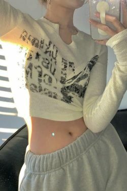 Y2K Aesthetic Blurry Long Sleeve Crop Top for Women - Coquette Style Grunge Fashion with Pastel Goth