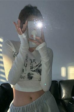 Y2K Aesthetic Blurry Long Sleeve Crop Top for Women - Coquette Style Grunge Fashion with Pastel Goth