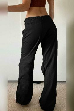 Y2K Aesthetic Cargo Skirt: Coquette Grunge with Pastel Goth & Old Money Elegance