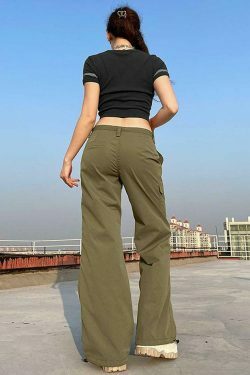 Y2K Aesthetic Cargo Skirt: Coquette Grunge with Pastel Goth & Old Money Elegance