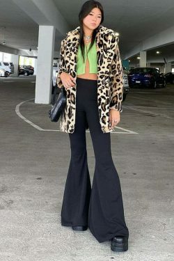 Y2K Aesthetic Cargo Skirt: Coquette Style Grunge Fashion with Cute Tops and Pastel Goth Vibes