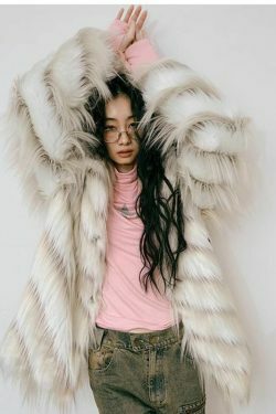 Y2K Aesthetic Cargo Skirt: Coquette Style Grunge Fashion with Retro Imitation Fox Fur Coat