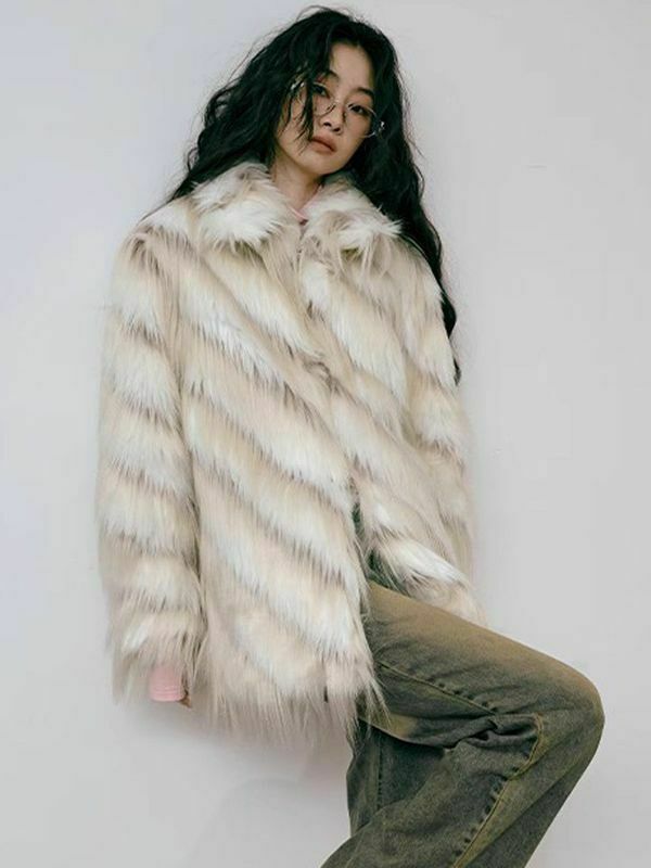 Y2K Aesthetic Cargo Skirt: Coquette Style Grunge Fashion with Retro Imitation Fox Fur Coat Y2K Aesthetic Cargo Skirt: Coquette Style Grunge Fashion with Retro Imitation Fox Fur Coat